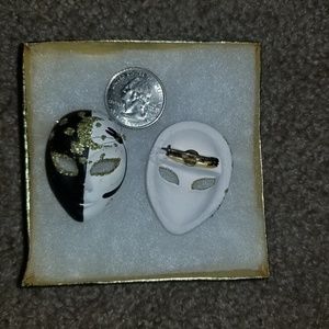 Venetian mascarade pins